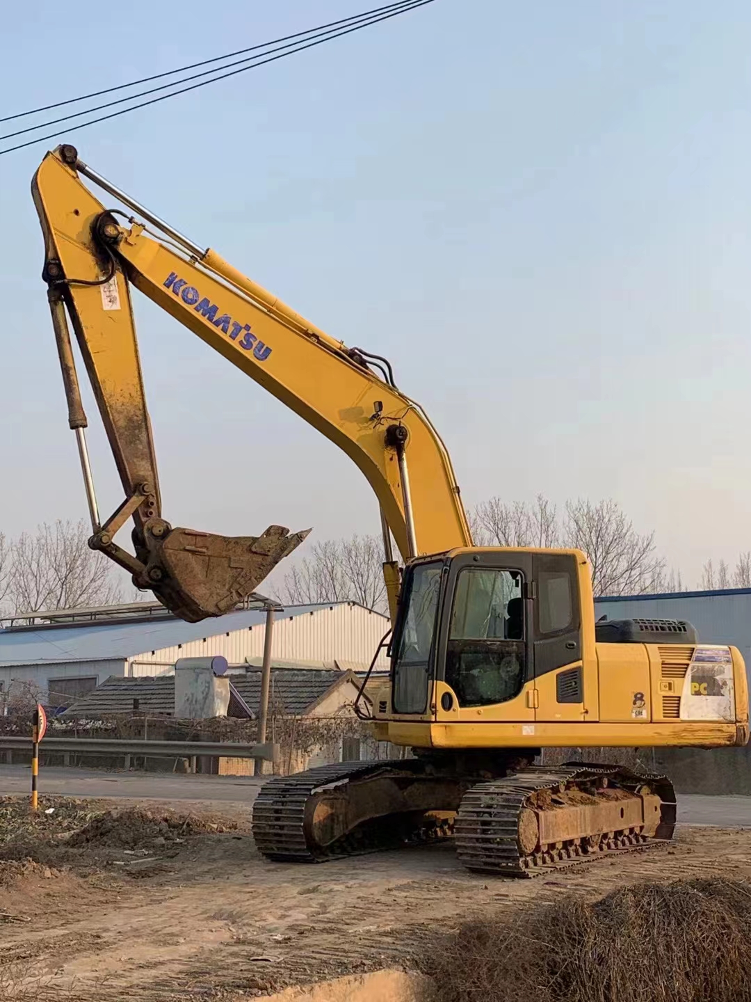 Komatsu used pc200-8 excavator crawler moving digger price, MACHMALL