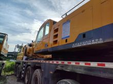 XCMG 2013 year used truck crane QAY260A price for sale