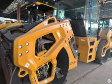 XCMG High Efficiency Used Mini Road Roller Machine XD135TIV Double Drum Road Roller Price