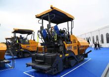 XCMG RP505 Driveway Small Asphalt Finisher 3M Mini Paver Roller Concrete Road Leveling Machine