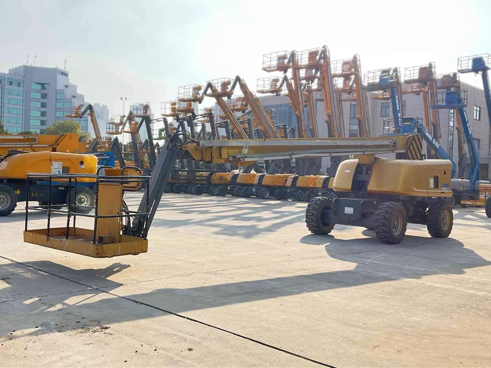 XCMG Factory Used Diesel Aerial Work Platform 2016 Year 26m Cherry