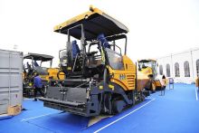 XCMG RP753 Paver Block Making Machine Rubber Track For Mini Asphalt Paver Price