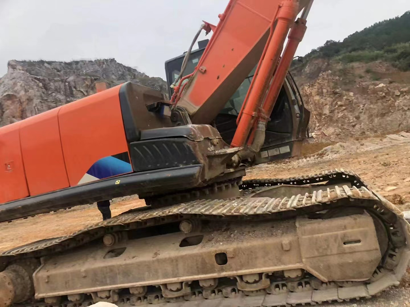 HITACHI ZX250-5A Crawler Excavator Digger Heavy Bucket Used