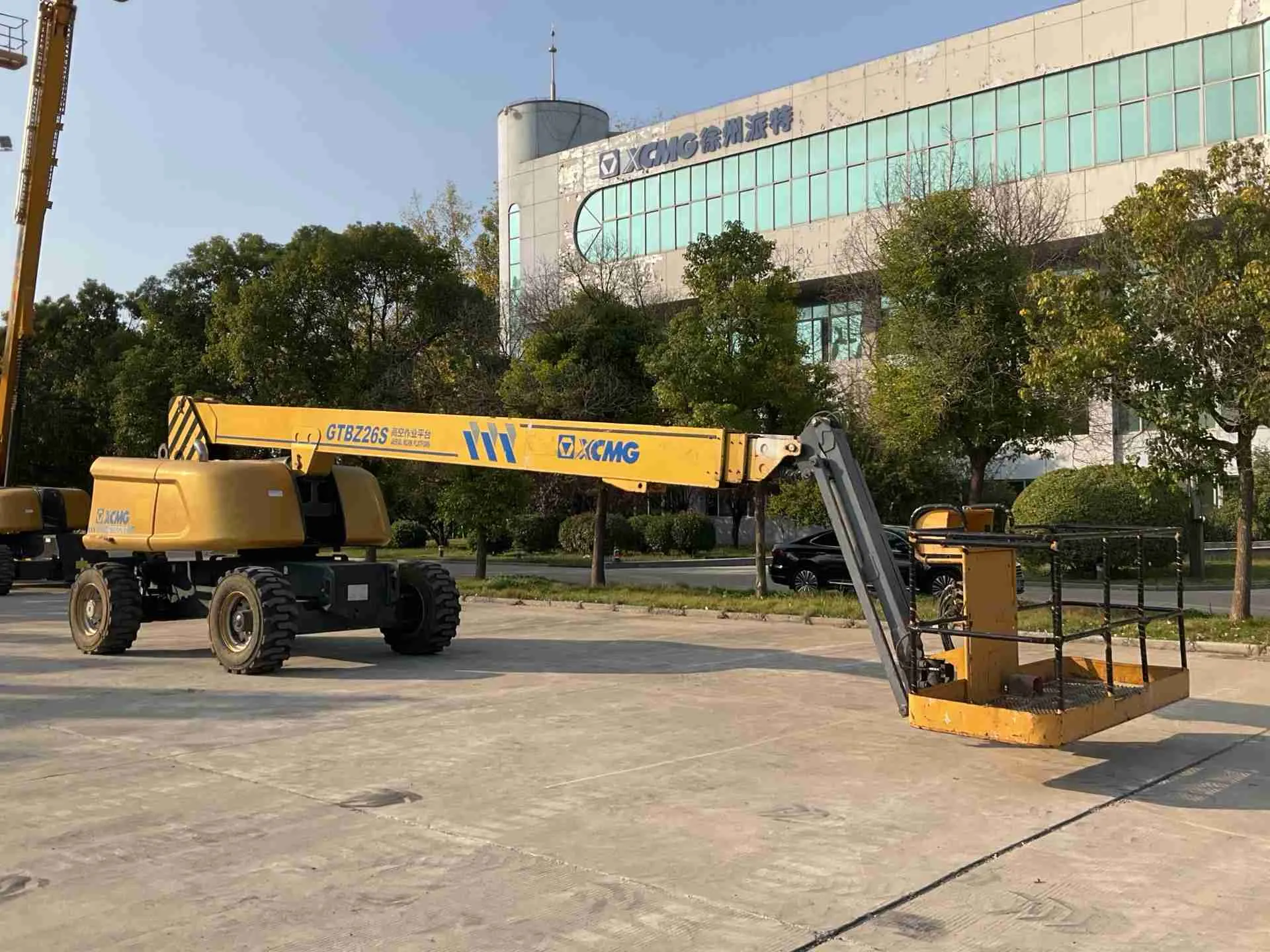 XCMG Factory Used Diesel Aerial Work Platform 2016 Year 26m Cherry