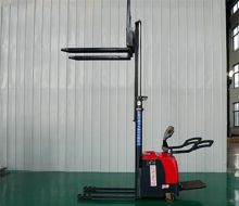 China YANCHA electric stacker 1.5 ton 2 ton for sale
