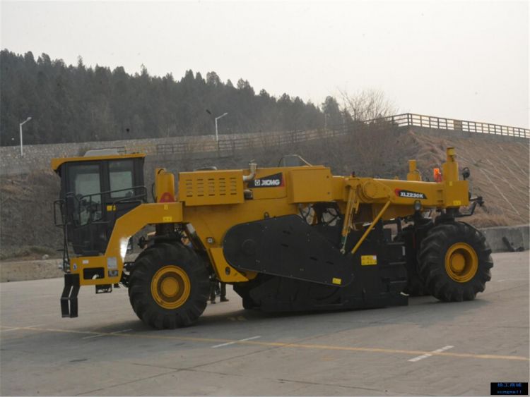 徐工集团XLZ230K路面冷再生机