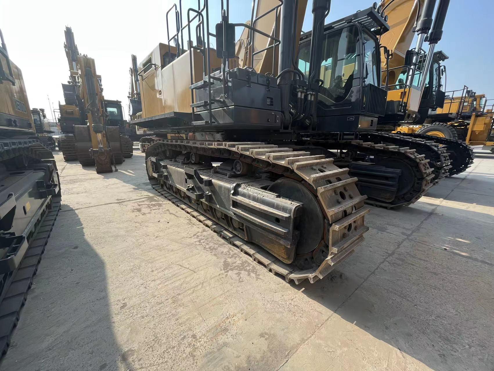 XCMG second hand big crawler excavator XE700D