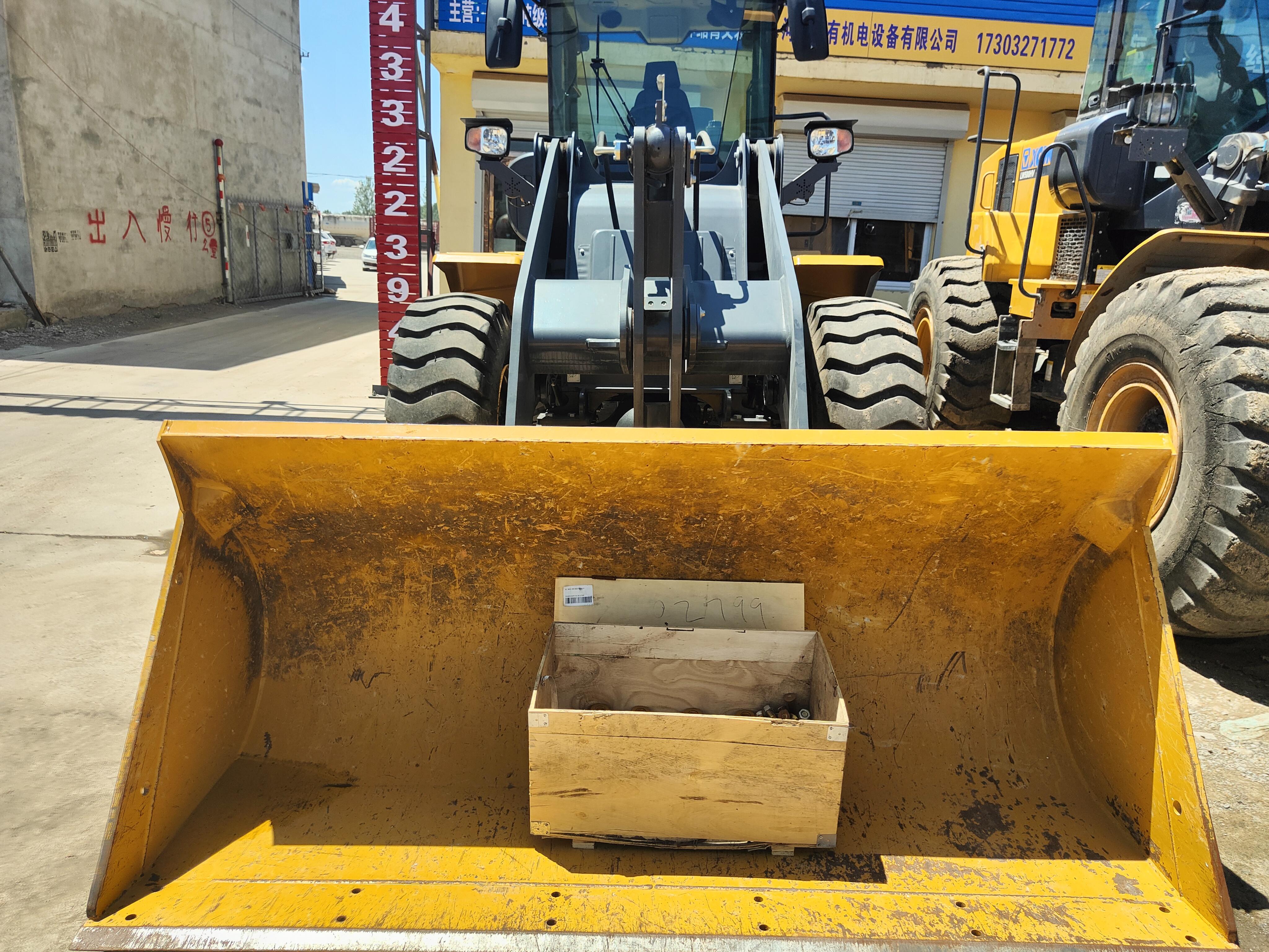 XCMG used wheel loader LW330FV