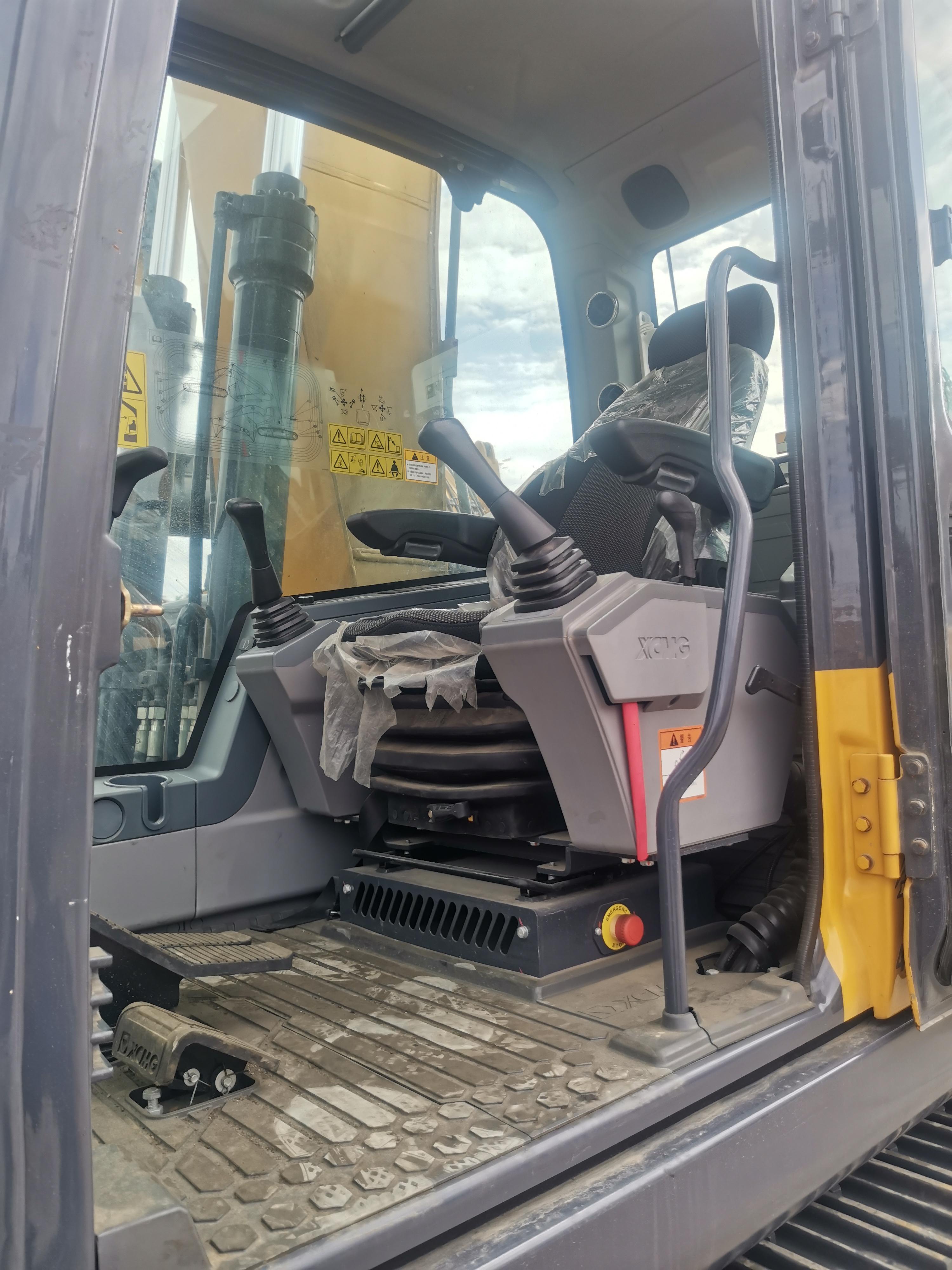 XCMG used Excavator Digger XE210DA