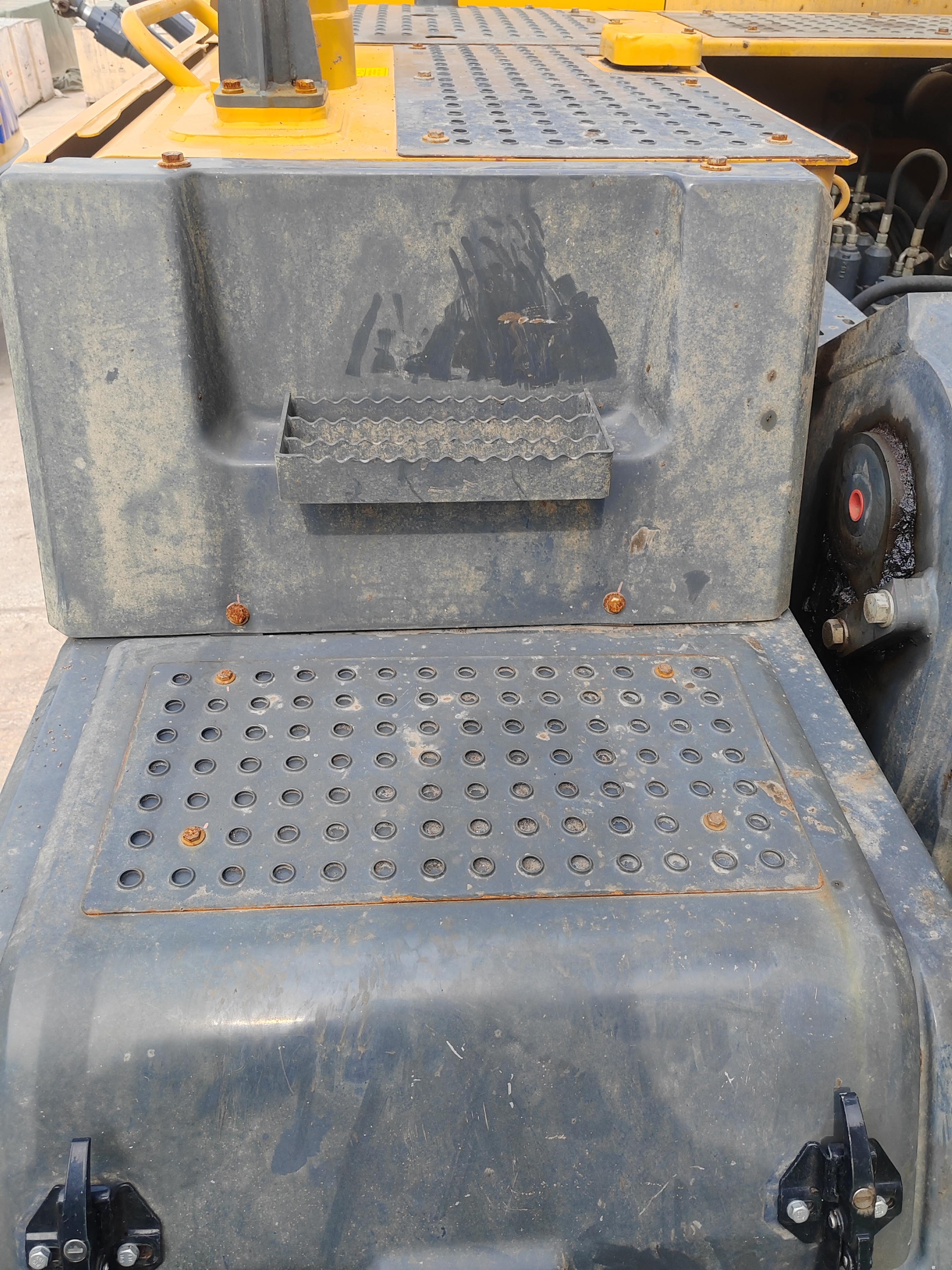 XCMG XE600DK crawler excavator