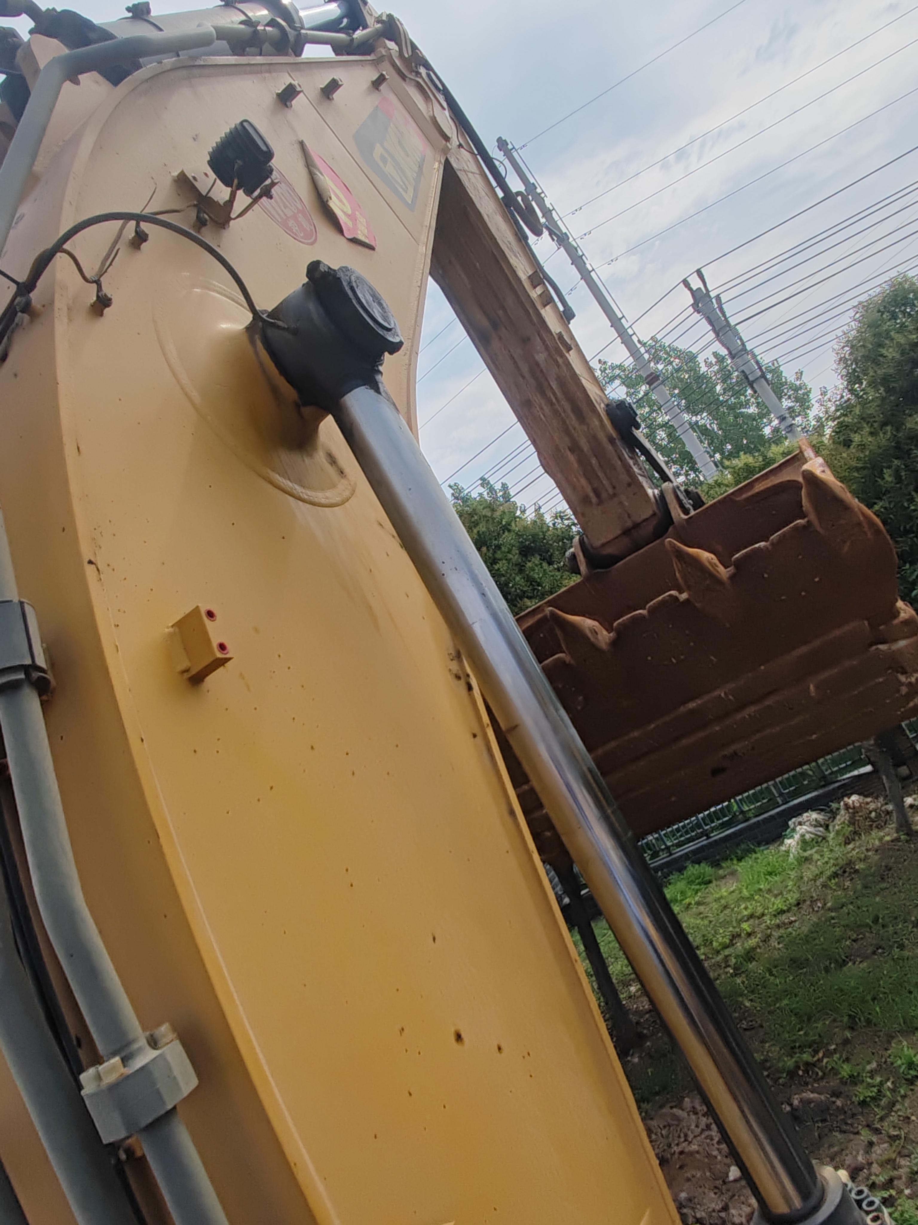 XCMG XE600DK crawler excavator