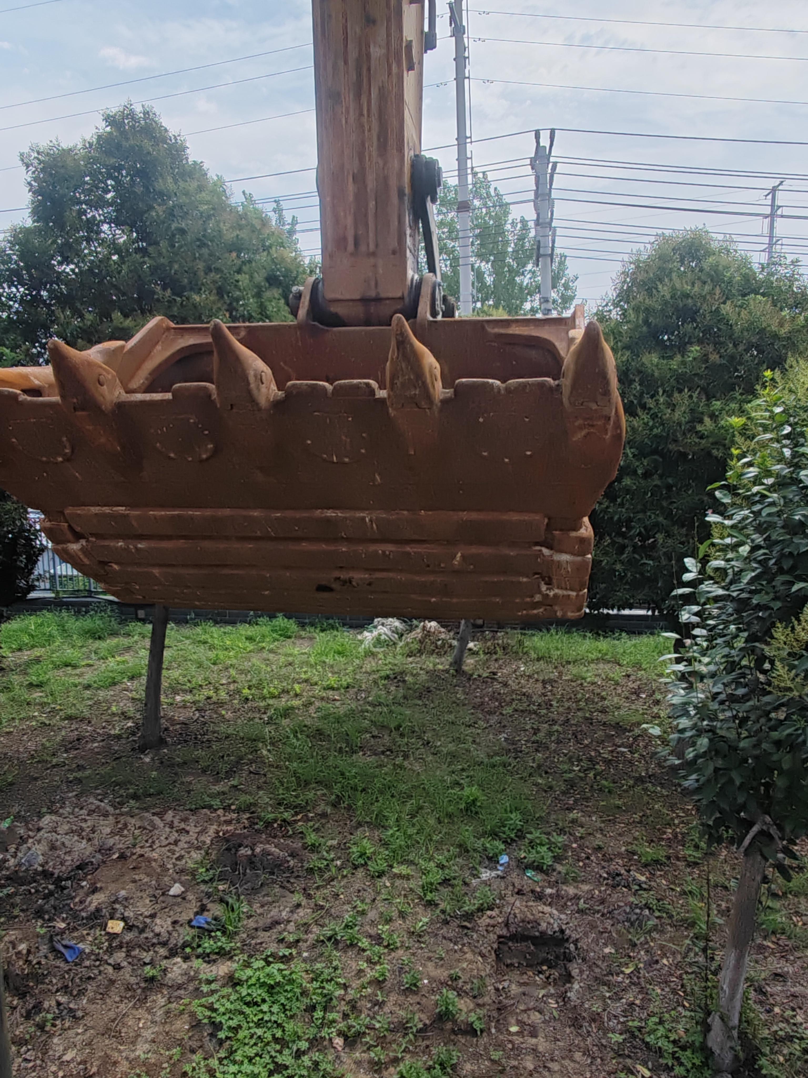 XCMG XE600DK crawler excavator