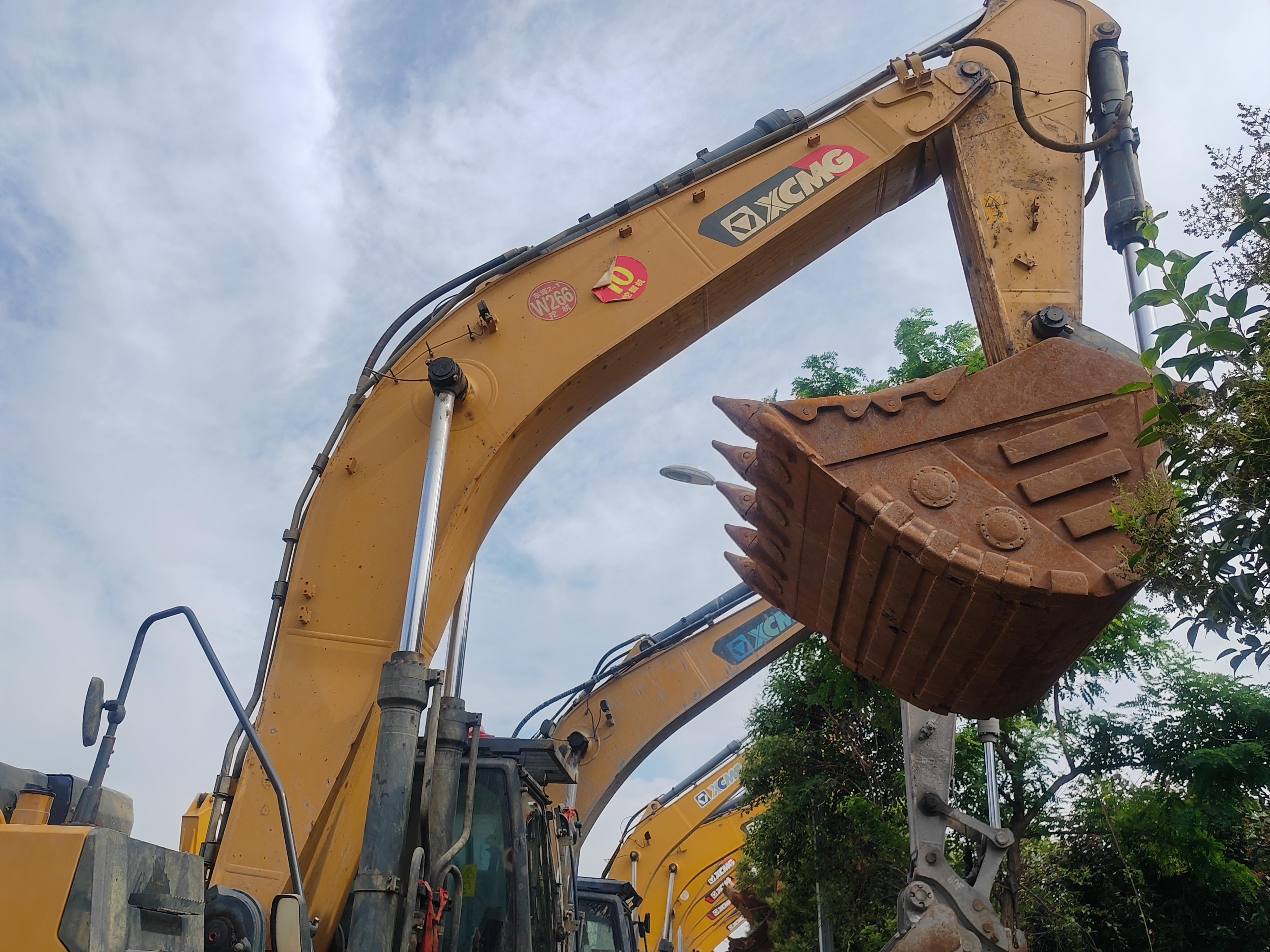 XCMG XE600DK crawler excavator