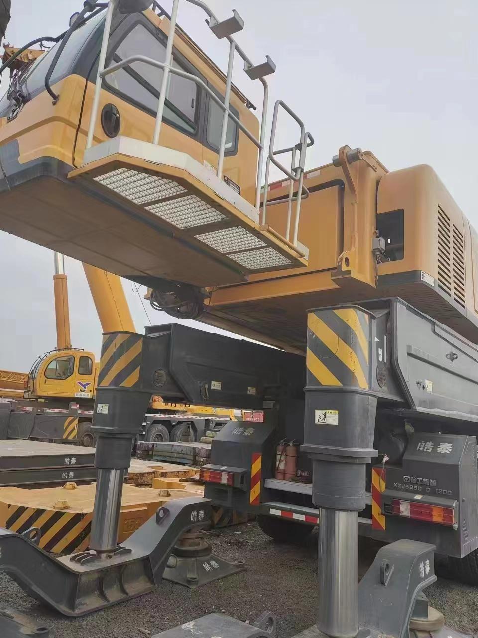 XCMG XCA1200 all ground crane