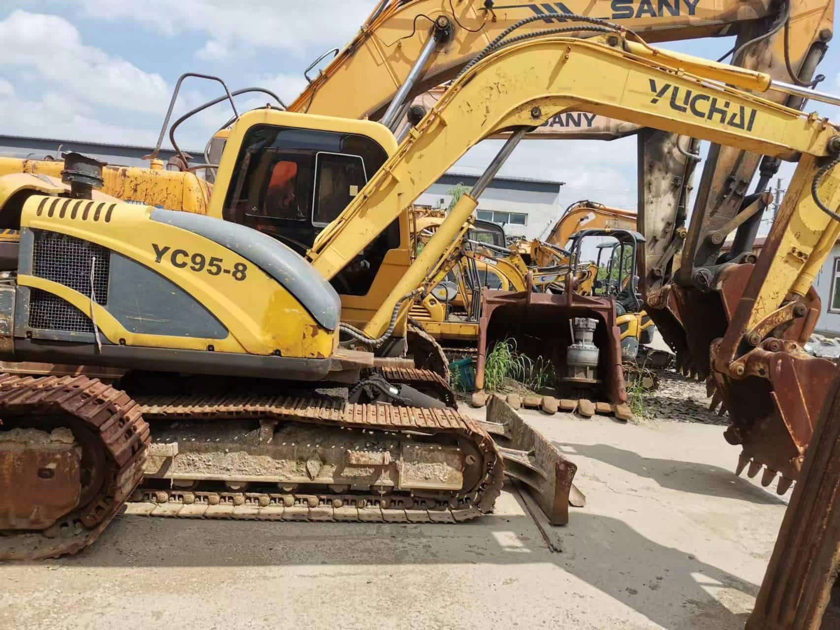 Yuchai YC85 crawler excavator