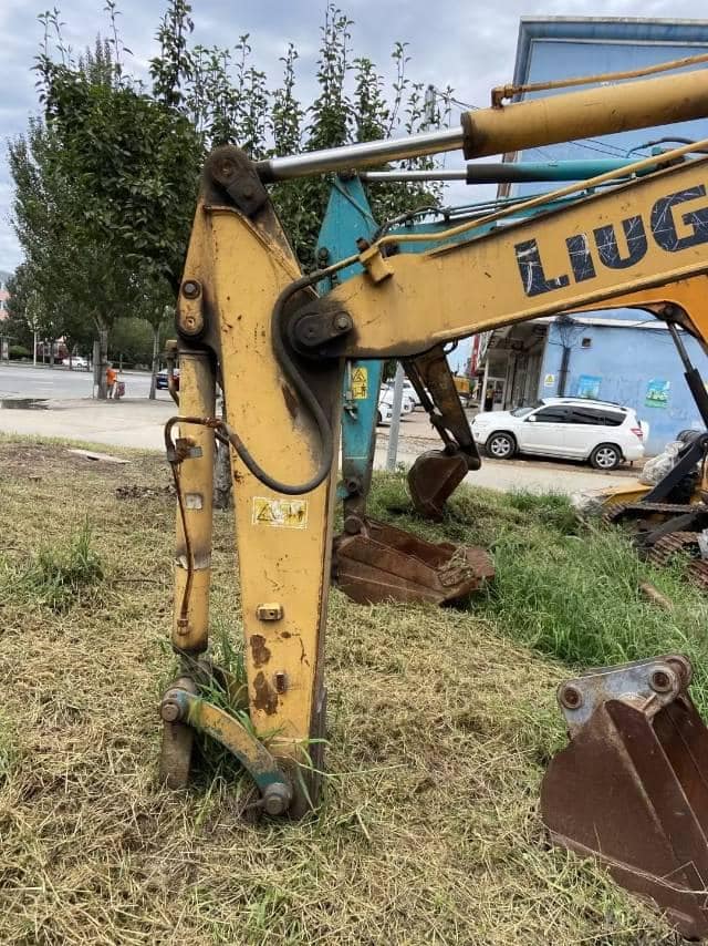 Liugong CLG906C crawler excavator