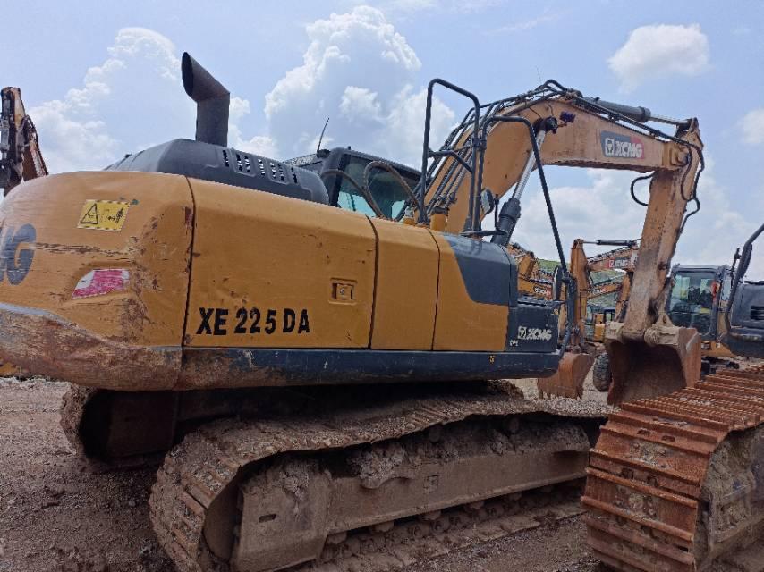 XCMG XE200DA crawler excavator