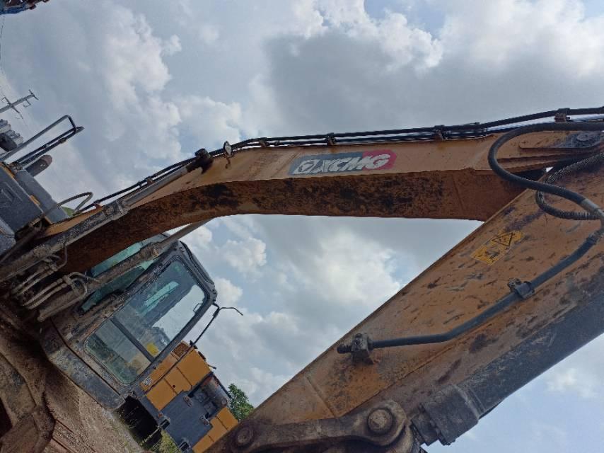 XCMG XE200DA crawler excavator