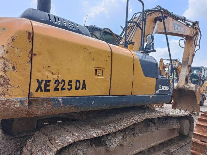XCMG XE200DA crawler excavator