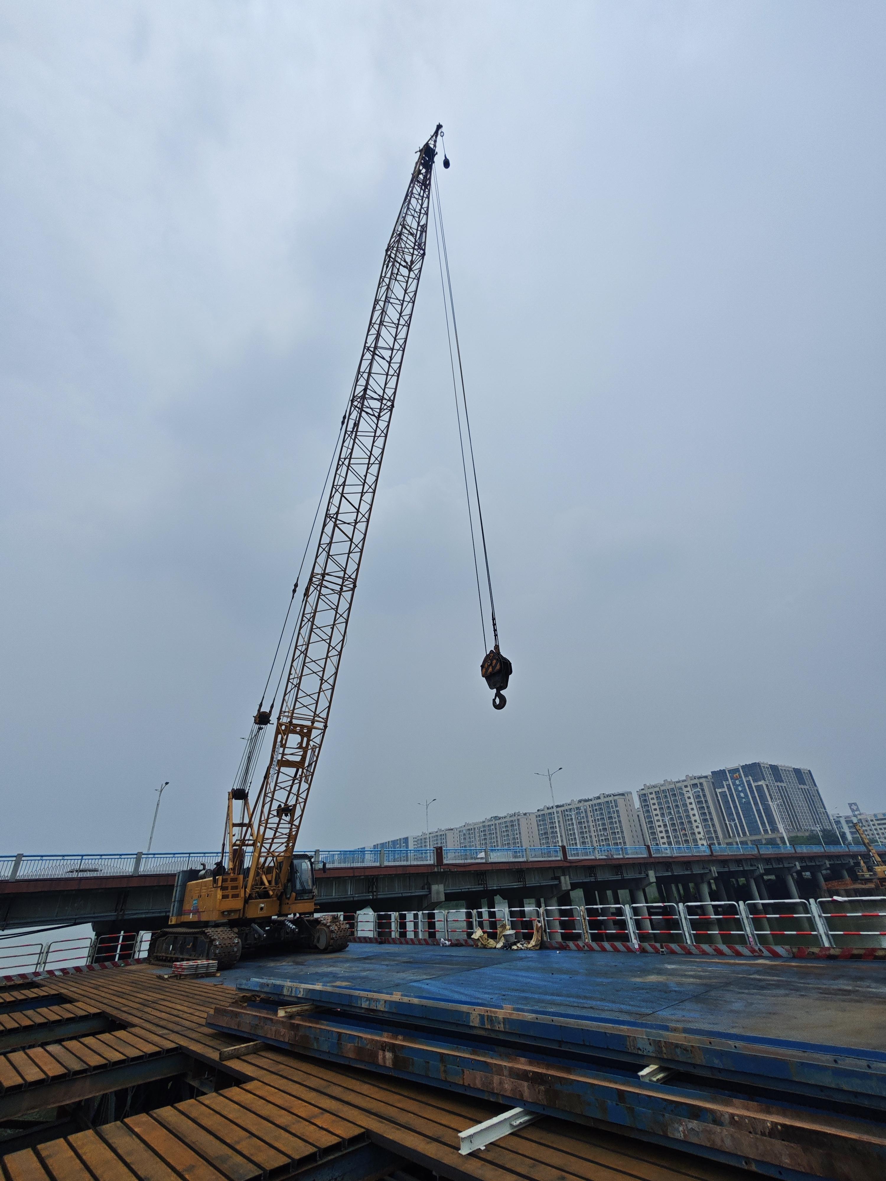 XCMG XGC85 crawler crane